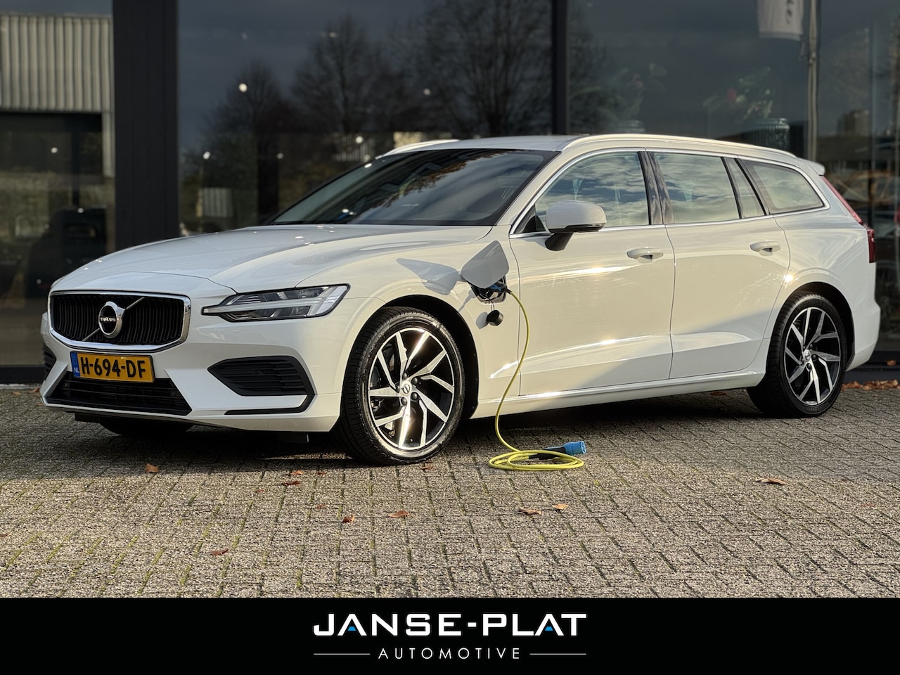Volvo V60 - 2.0 T6 TE AWD Momentum Pro Leder | Camera | Carplay | - AutoWereld.nl