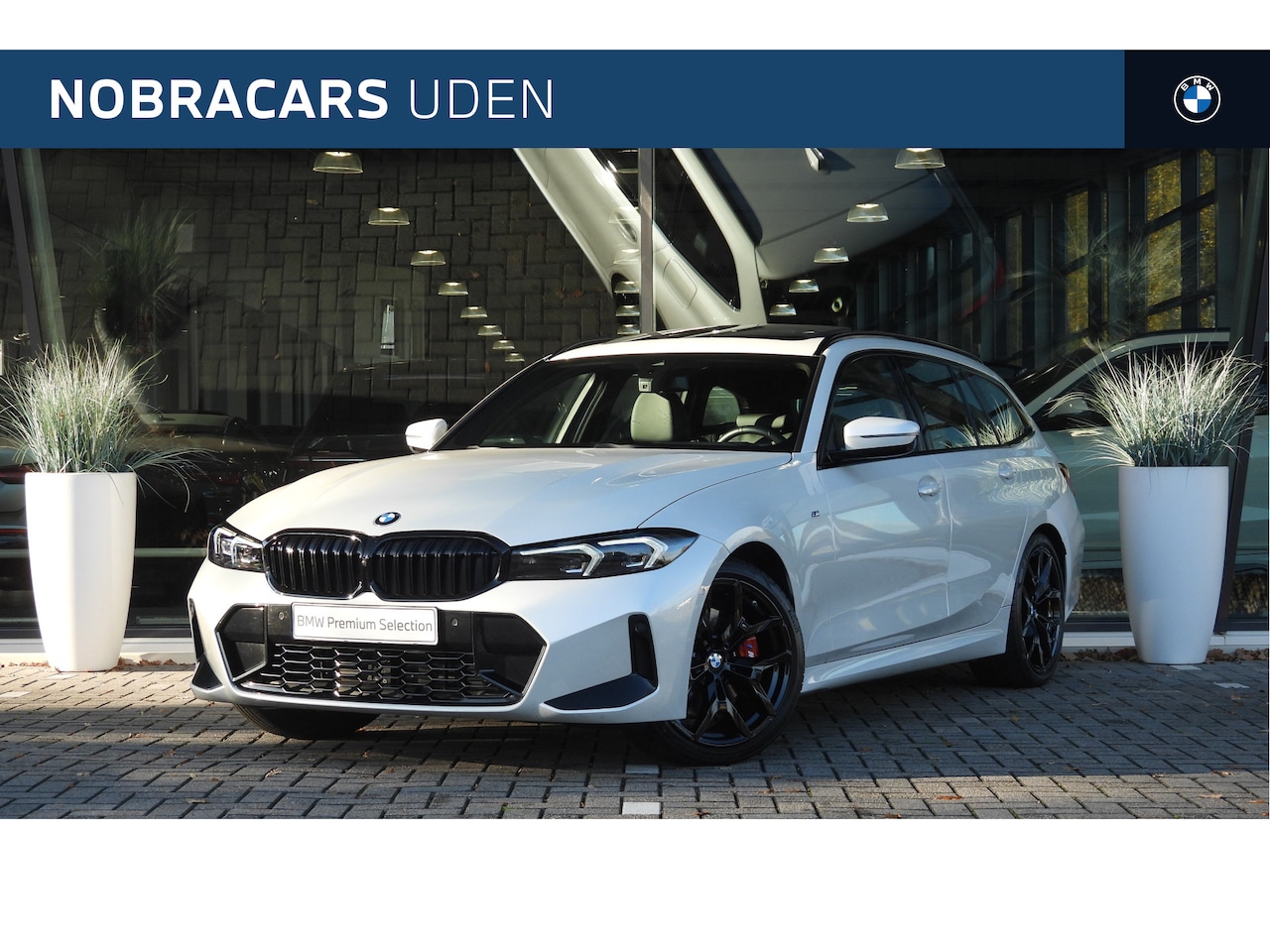 BMW 3-serie Touring - 320i High Executive M Sport Automaat / Panoramadak / Trekhaak / Sportstoelen / Comfort Acc - AutoWereld.nl