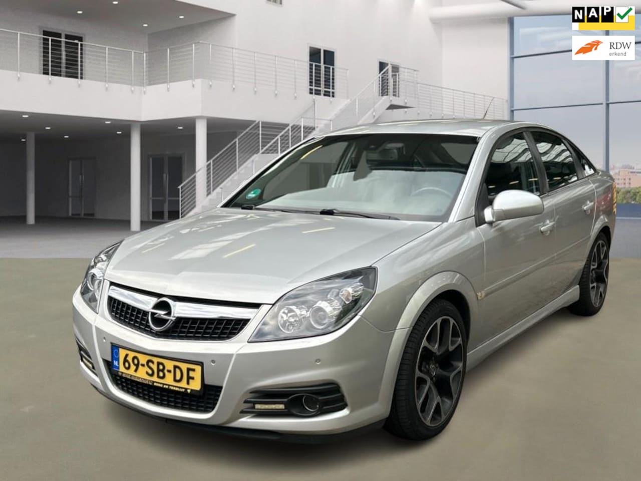 Opel Vectra GTS - 2.2-16V Executive airco navi - AutoWereld.nl