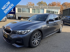 BMW 3-serie Touring - 320i M-SPORT| PANO| ADAP. CRUISE| NET GROOT ONDERHOUD GEHAD, RIJKLAAR| ELEK. ACHTERKLEP| C