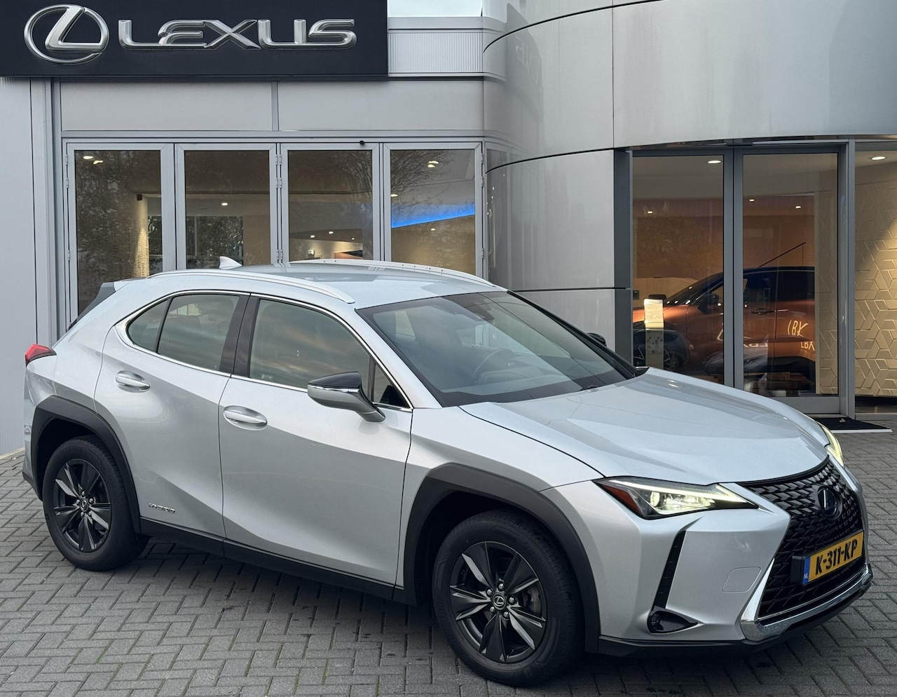 Lexus UX - 250h Comfort Line TREKHAAK KEY-LESS NAVI CARPLAY AD-CRUISE - AutoWereld.nl