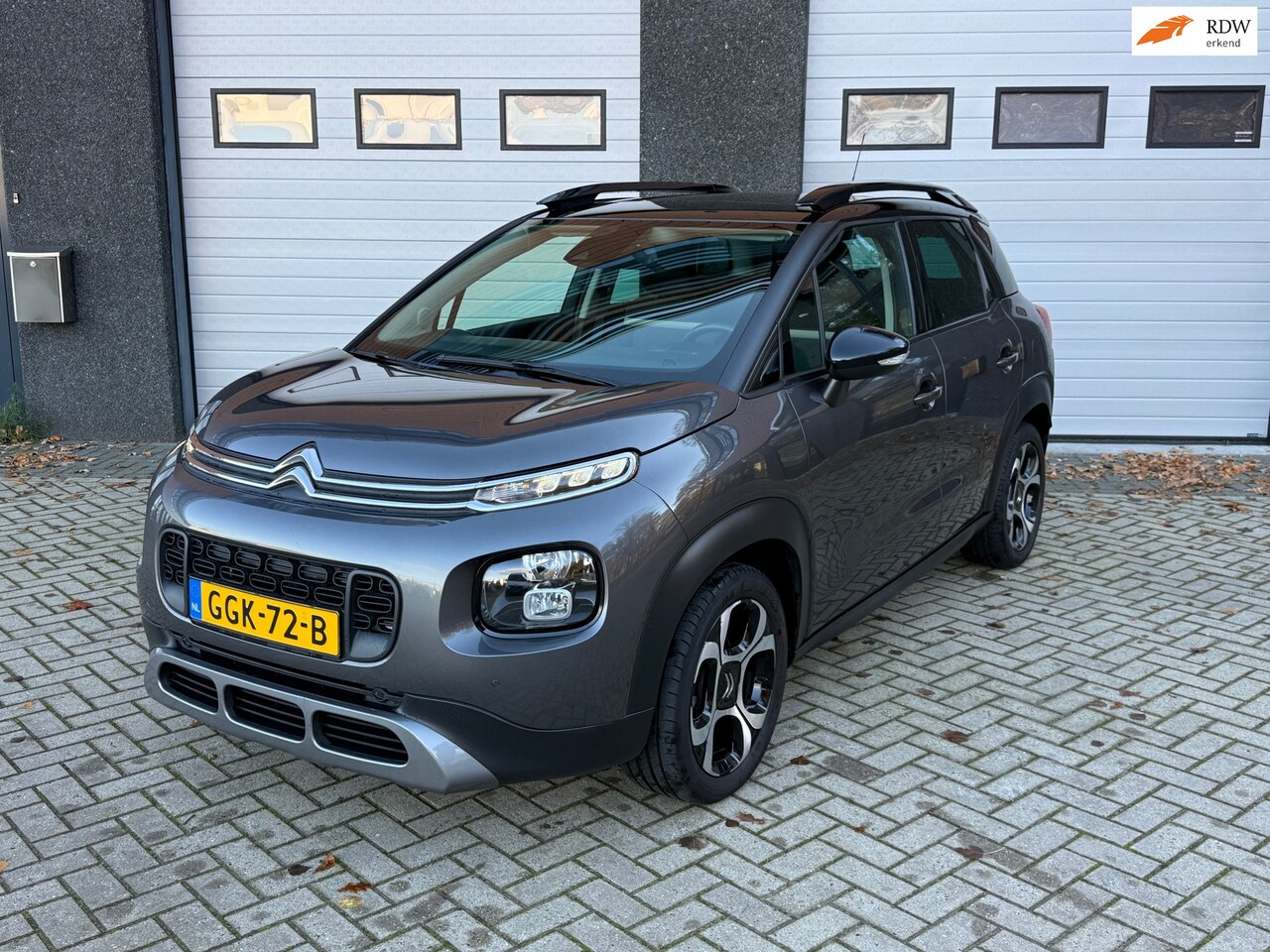 Citroën C3 Aircross - 1.2 PureTech S&S Shine PANO/NAVI/CAMERA/CRUISE/CARPLAY - AutoWereld.nl