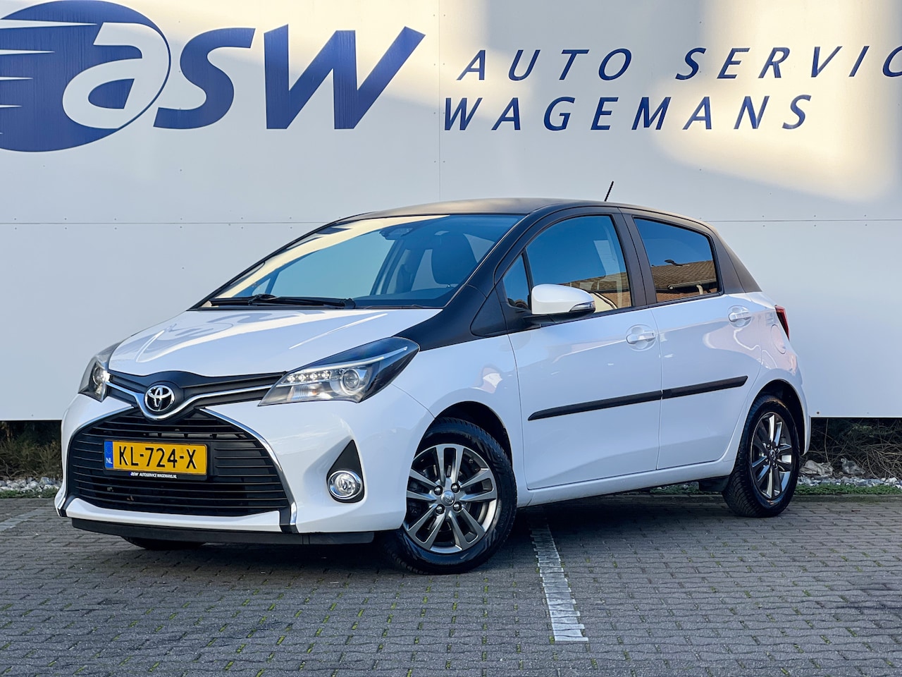 Toyota Yaris - 1.3 VVT-i Trend Bi-Tone | Navi | Camera | Cruise | Clima - AutoWereld.nl