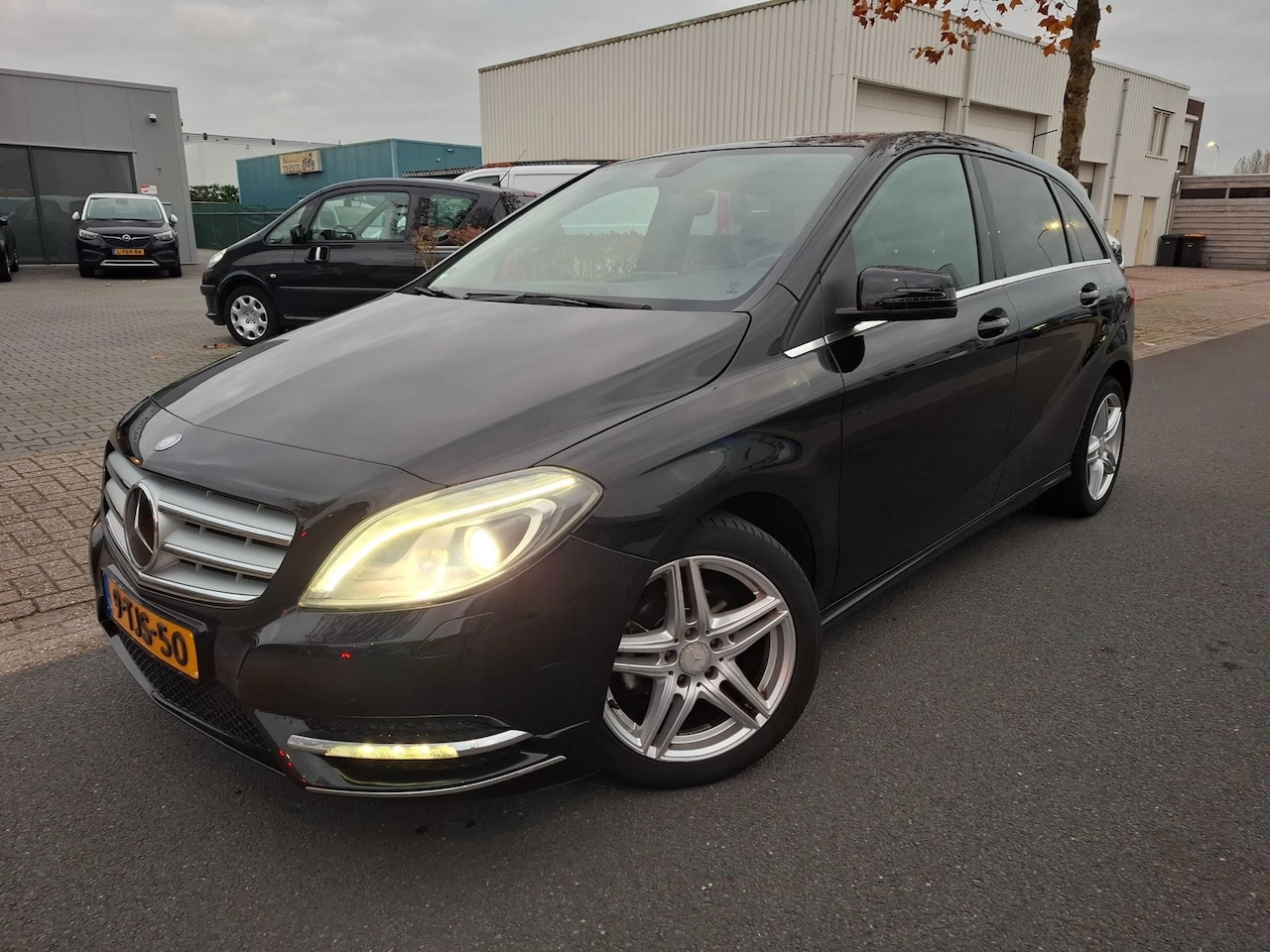 Mercedes-Benz B-klasse - 180 Ambition CLIMA/CRUISE/NAVI/LEDER! - AutoWereld.nl