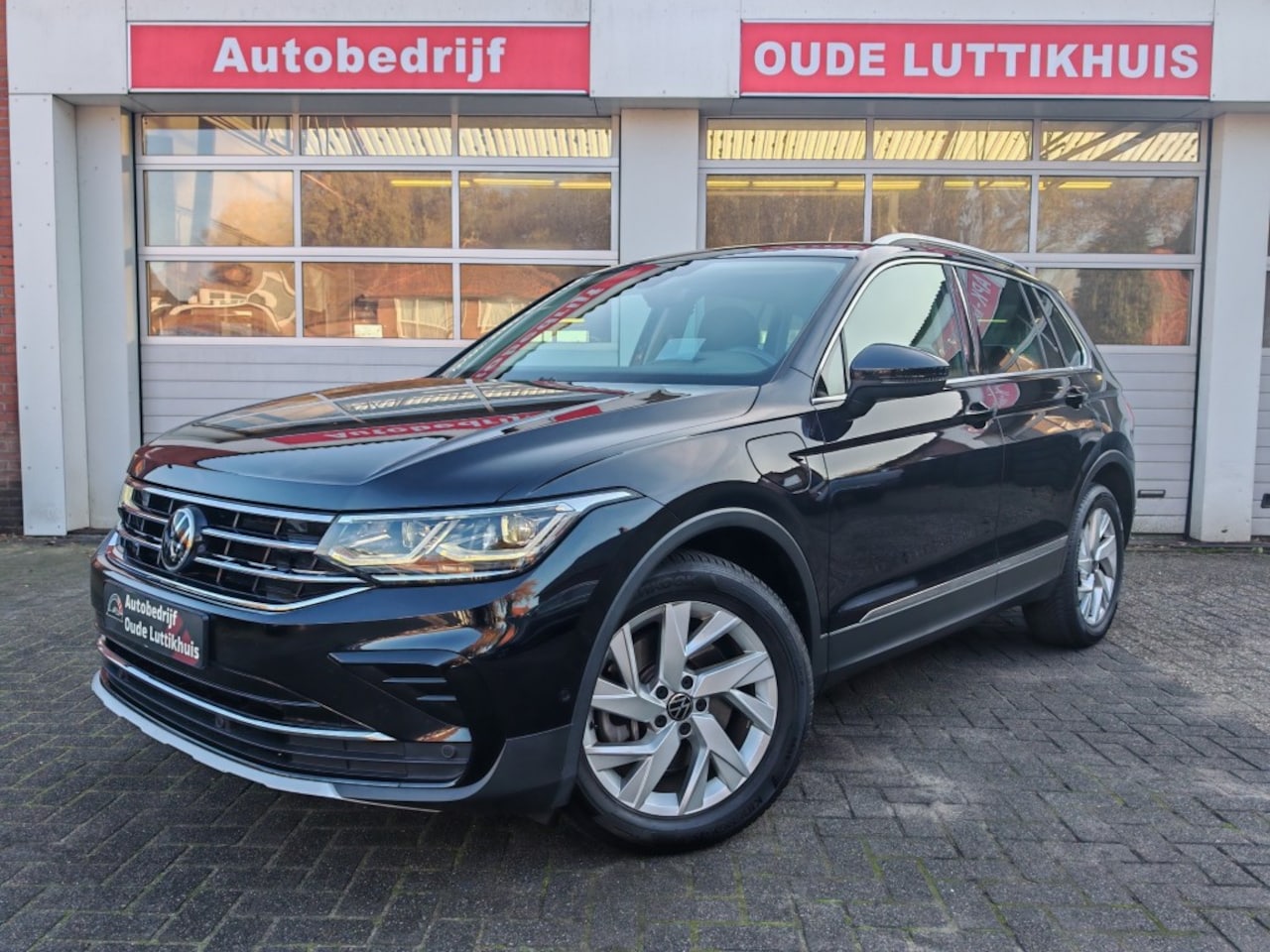 Volkswagen Tiguan - 1.4TSI eHybrid 245PK Elegance IQ-Light Virtual Camera ACC Trekhaak Navi - AutoWereld.nl