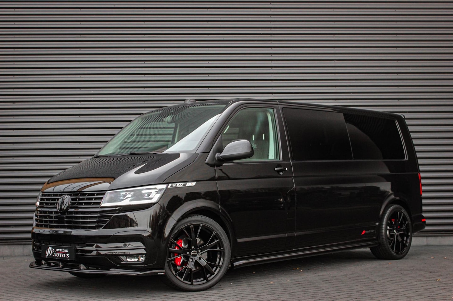 Volkswagen Transporter - 2.0 TDI L2H1 30 DC BULLI 150PK DUBBEL CABINE / LEDEREN BEKLEDING / PDC / VERLAGINGSVEREN / - AutoWereld.nl