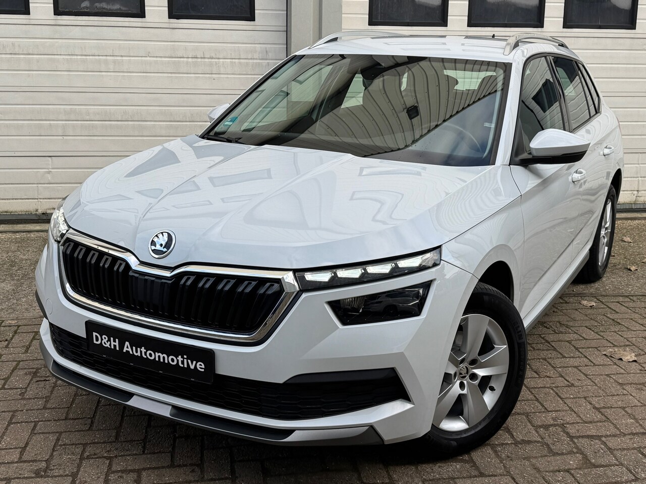 Skoda Kamiq - 1.0 TSI Style automaat/xenon/led/front-lane assist/virtual/carplay/cruisecontrol - AutoWereld.nl