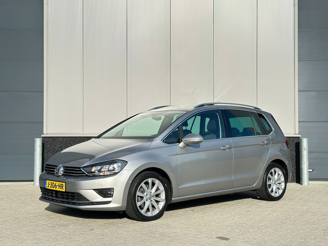 Volkswagen Golf Sportsvan - 1.4 TSI Connected Series Volkswagen Golf Sportsvan 1.4 TSI DSG Automaat Panoramadak Stoelverwarming - AutoWereld.nl