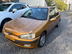 Peugeot 106 - 1.0 Accent Select. EEN JAAR APK