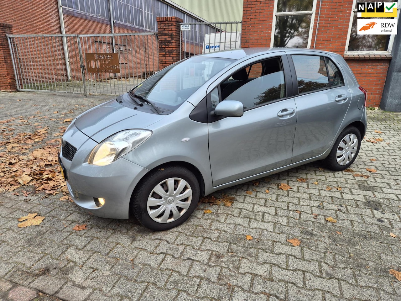 Toyota Yaris - 1.3 VVT-i Sol 1.3 VVTi Sol - AutoWereld.nl