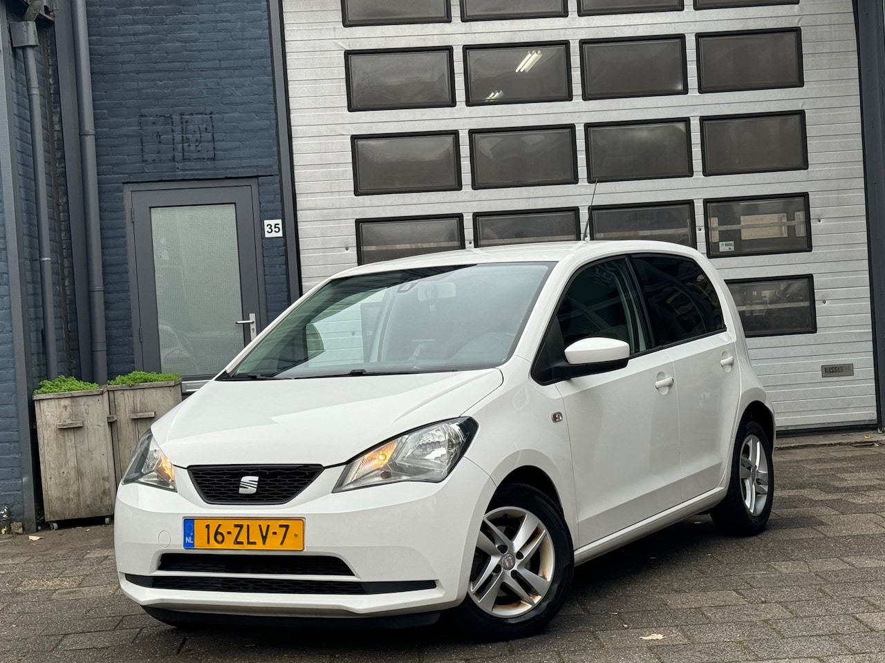 SEAT Mii - 1.0 Style Chic | Airco | Cruise | Navi | 5-DRS - AutoWereld.nl
