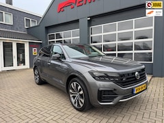 Volkswagen Touareg - 3.0 TDI R-line Black Edition / 4-Motion / Matrix/Led / Luchtvering / Grijs kenteken