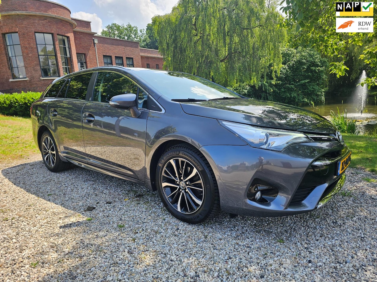 Toyota Avensis Touring Sports - 1.8 VVT-i SkyView Edition Airco Cruise - AutoWereld.nl