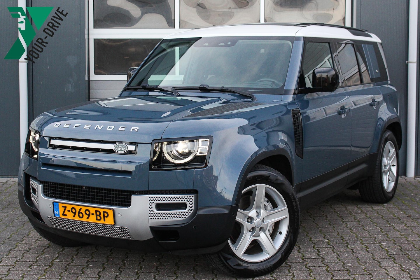 Land Rover Defender 110 - 2.0 P400e 110 SE | Fabrieksgarantie | Zeer nette en complete Nederlandse Defender (Dealer - AutoWereld.nl