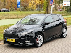 Ford Focus - ST-LINE 2018 /NAVI/XENON/5Drs.140 PK VOLL OPTIES