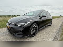 Volkswagen Golf - 1.5 eTSI R-Line 150 PK Edition Black Line 18" LM ACC 1.5 eTSI 150pk DSG/AUT R-Line Trekhaa