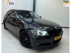 BMW 3-serie - 318i Dynamic Executive