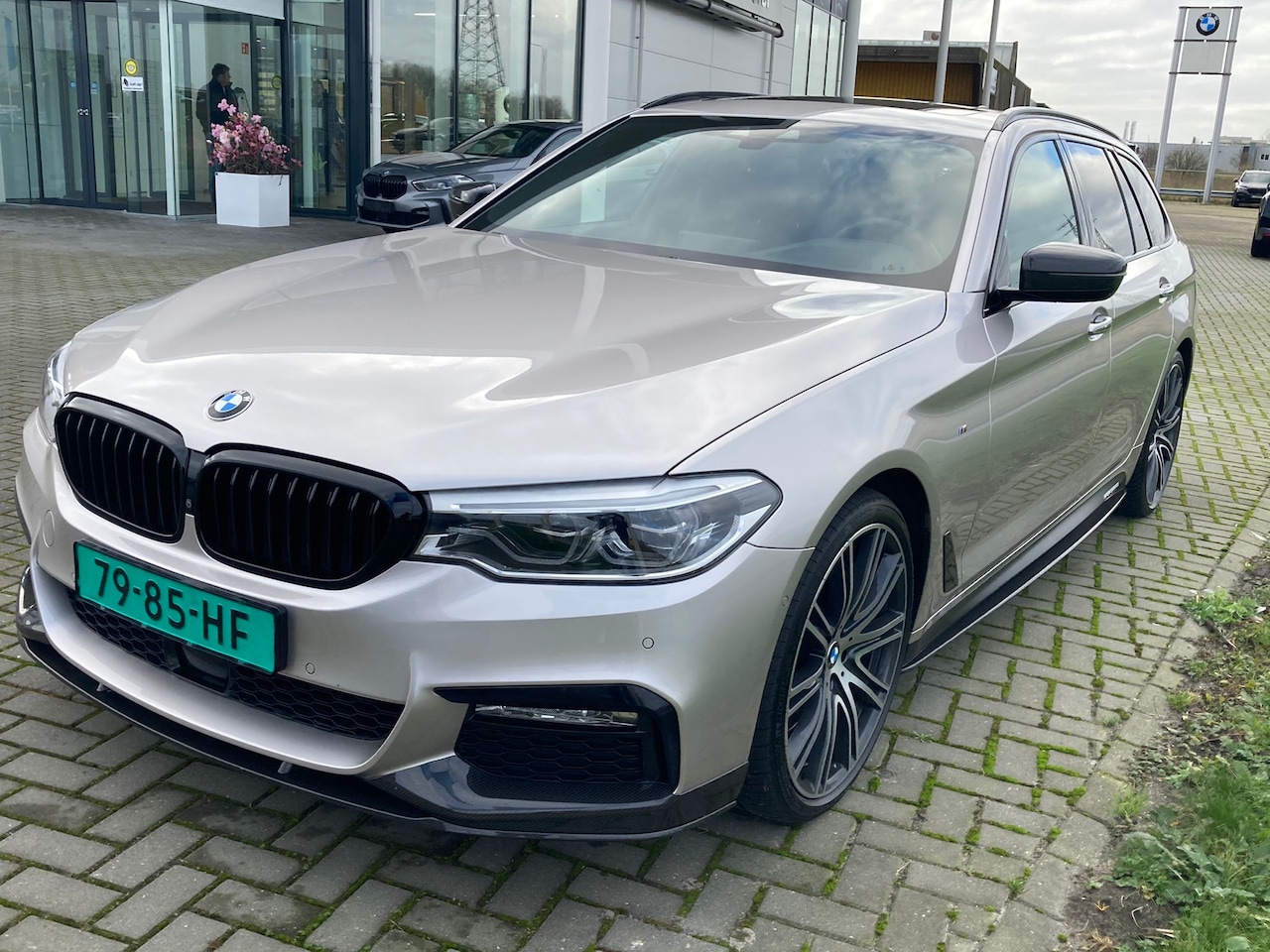 BMW 5-serie Touring - 540i xDrive High Executive bijna alle opties/extra's en M-peformance pack - AutoWereld.nl