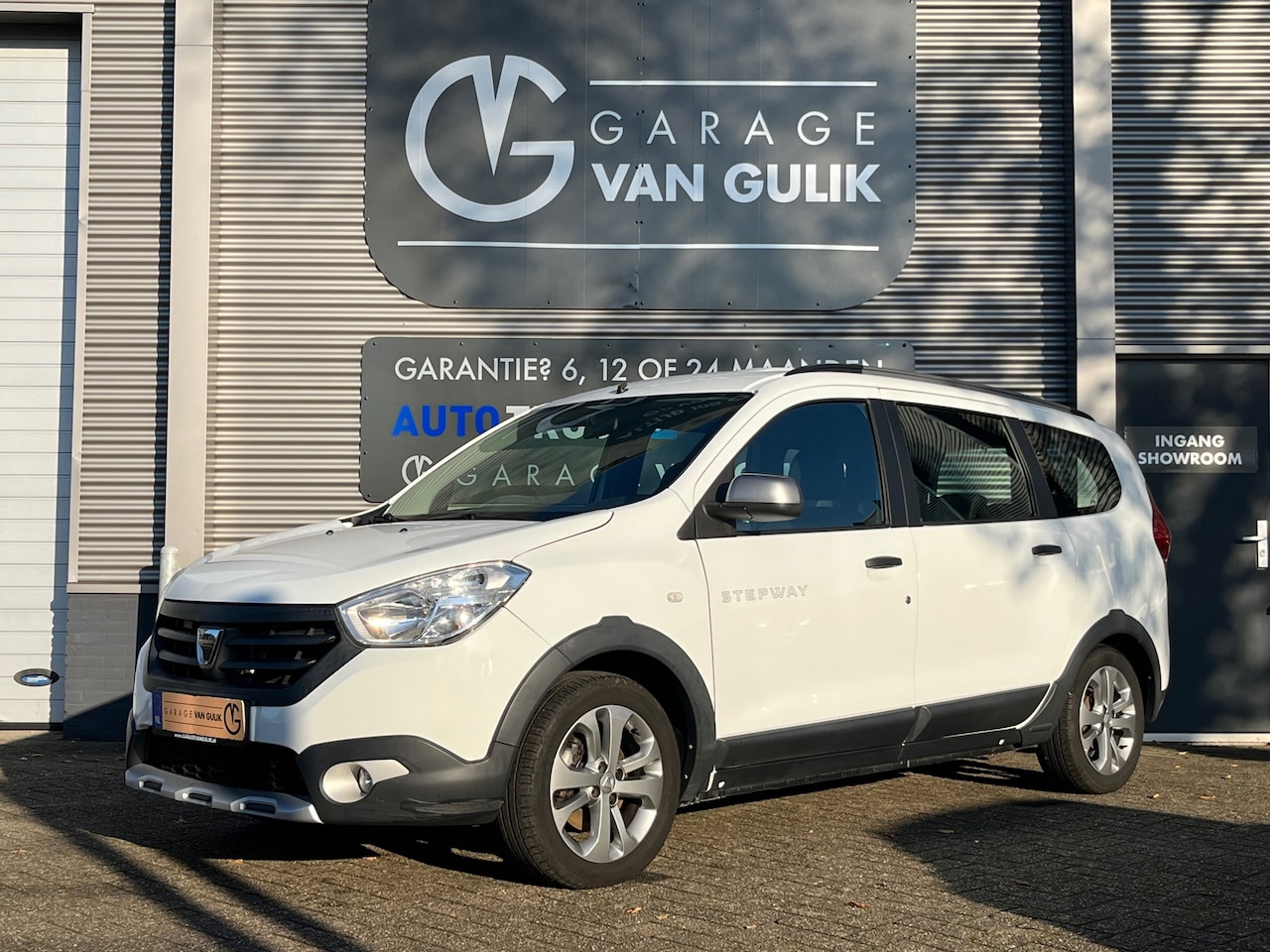 Dacia Lodgy - 1.2 TCe Stepway 7p. 116PK Trekhaak,Navi,Airco,Cruise,Isofix,Bluetooth,ElektrRamen+Spiegels - AutoWereld.nl