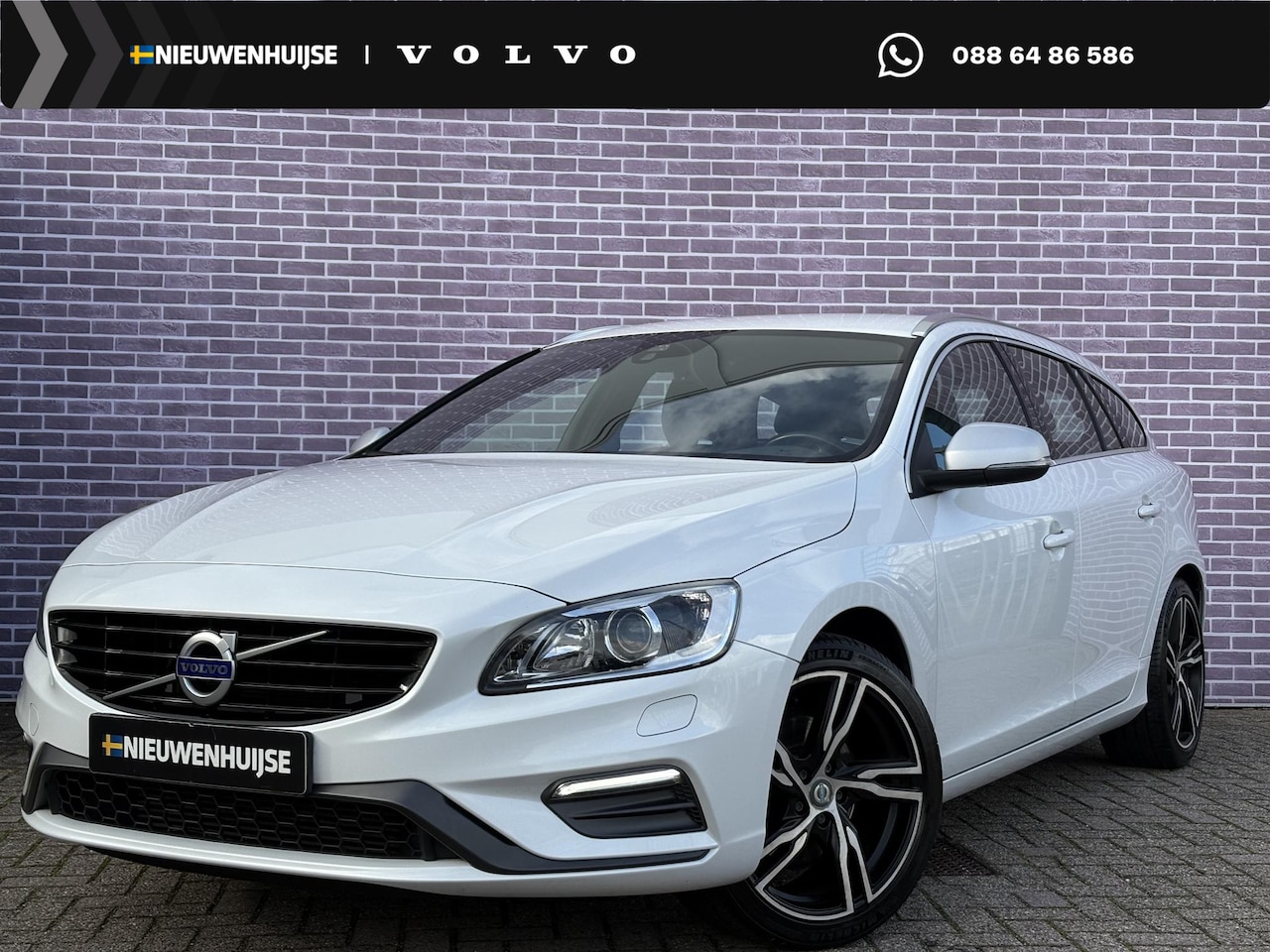 Volvo V60 - 2.0 T3 R-Design | Trekhaak | Standkachel | Bi-Xenon | Stoel verwarming | Navigatie | PDC | - AutoWereld.nl