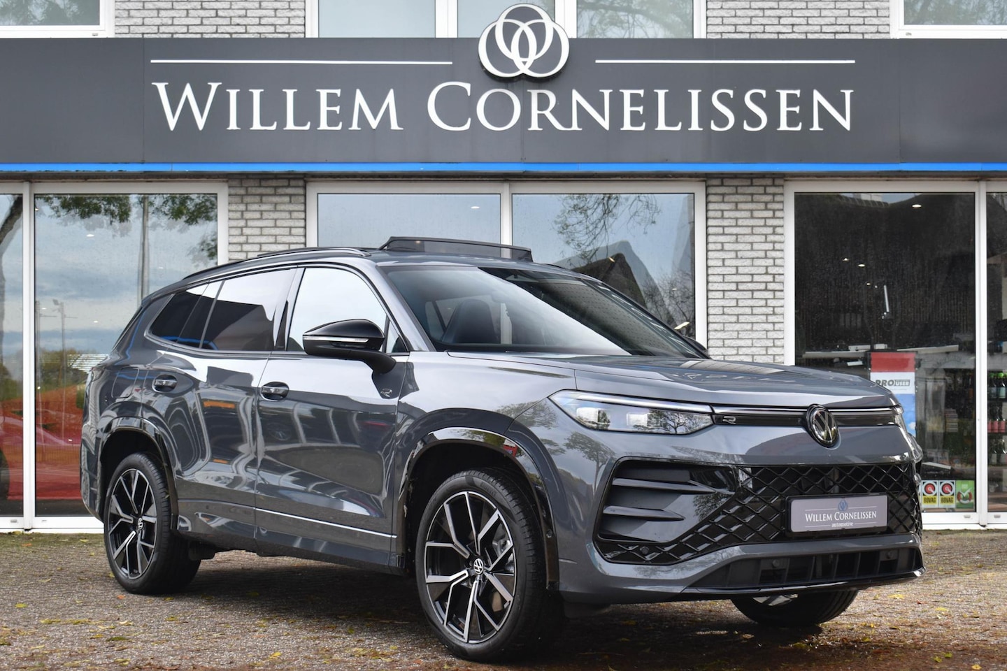 Volkswagen Tayron - 1.5 eTSI R-Line Edition Pano Camera ACC Sfeerverli - AutoWereld.nl