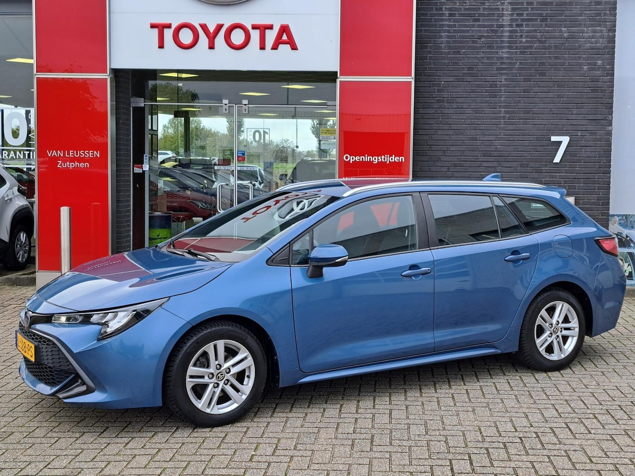 Toyota Corolla Touring Sports - 1.8 Hybrid CAMERA LICHTMETALEN VELGEN ADAPTIVE CRUISE - AutoWereld.nl