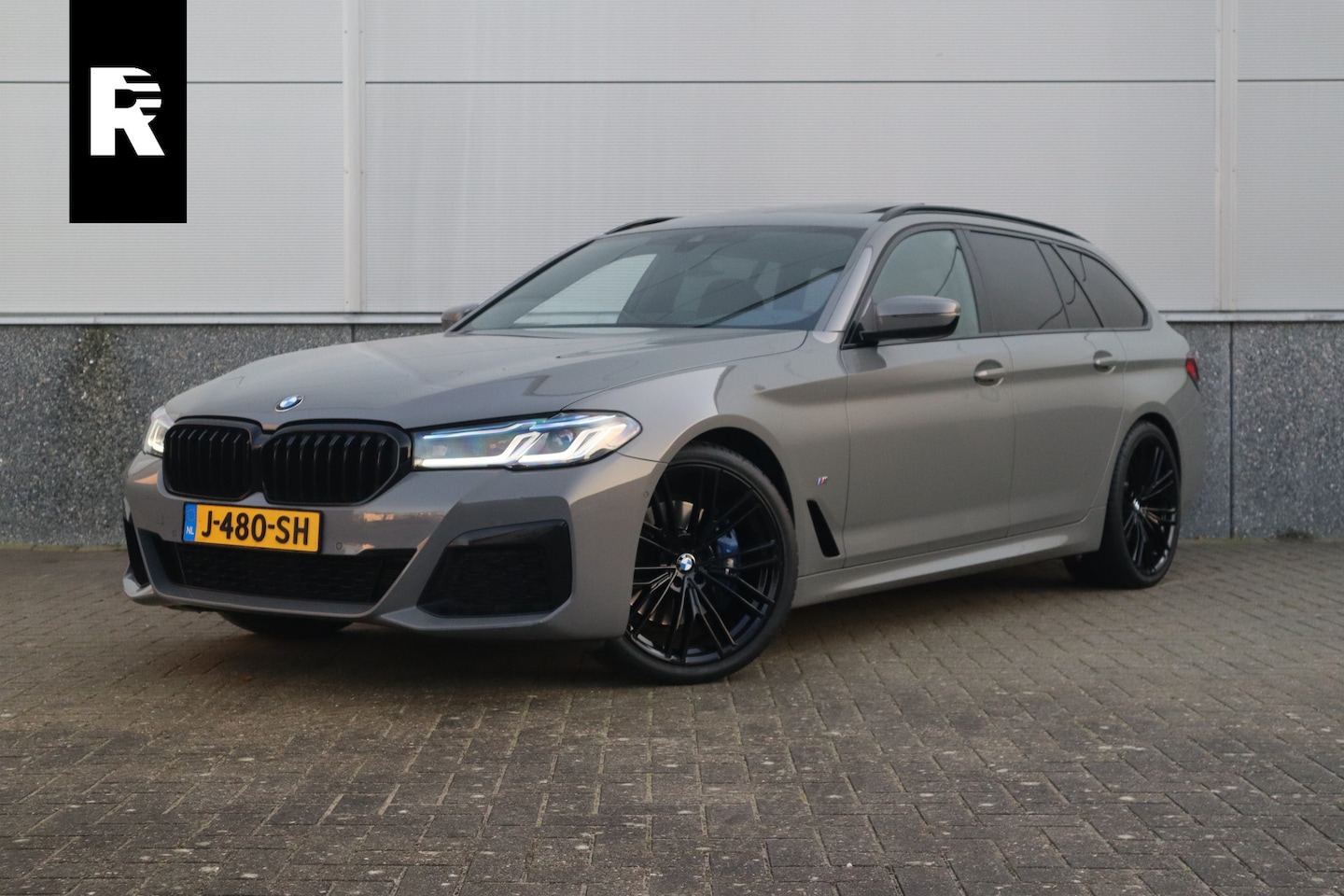 BMW 5-serie Touring - 530i High Executive M-Sport 20inch / Bernina Grau / Pano / Camera / Laser - AutoWereld.nl