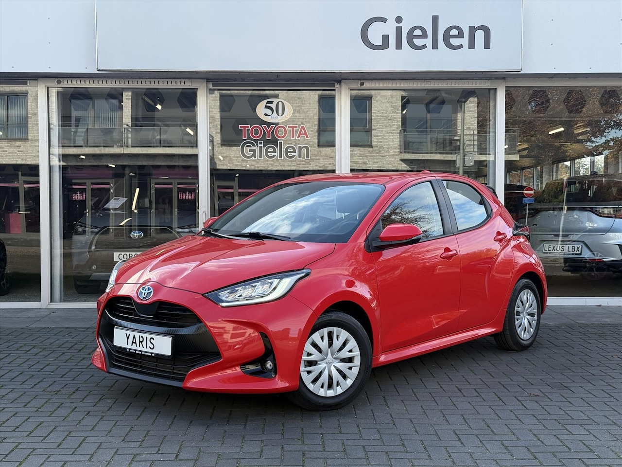 Toyota Yaris - 1.5 Hybrid Dynamic | Stoelverwarming, Keyless, Apple Carplay/Android auto, Parkeercamera, - AutoWereld.nl