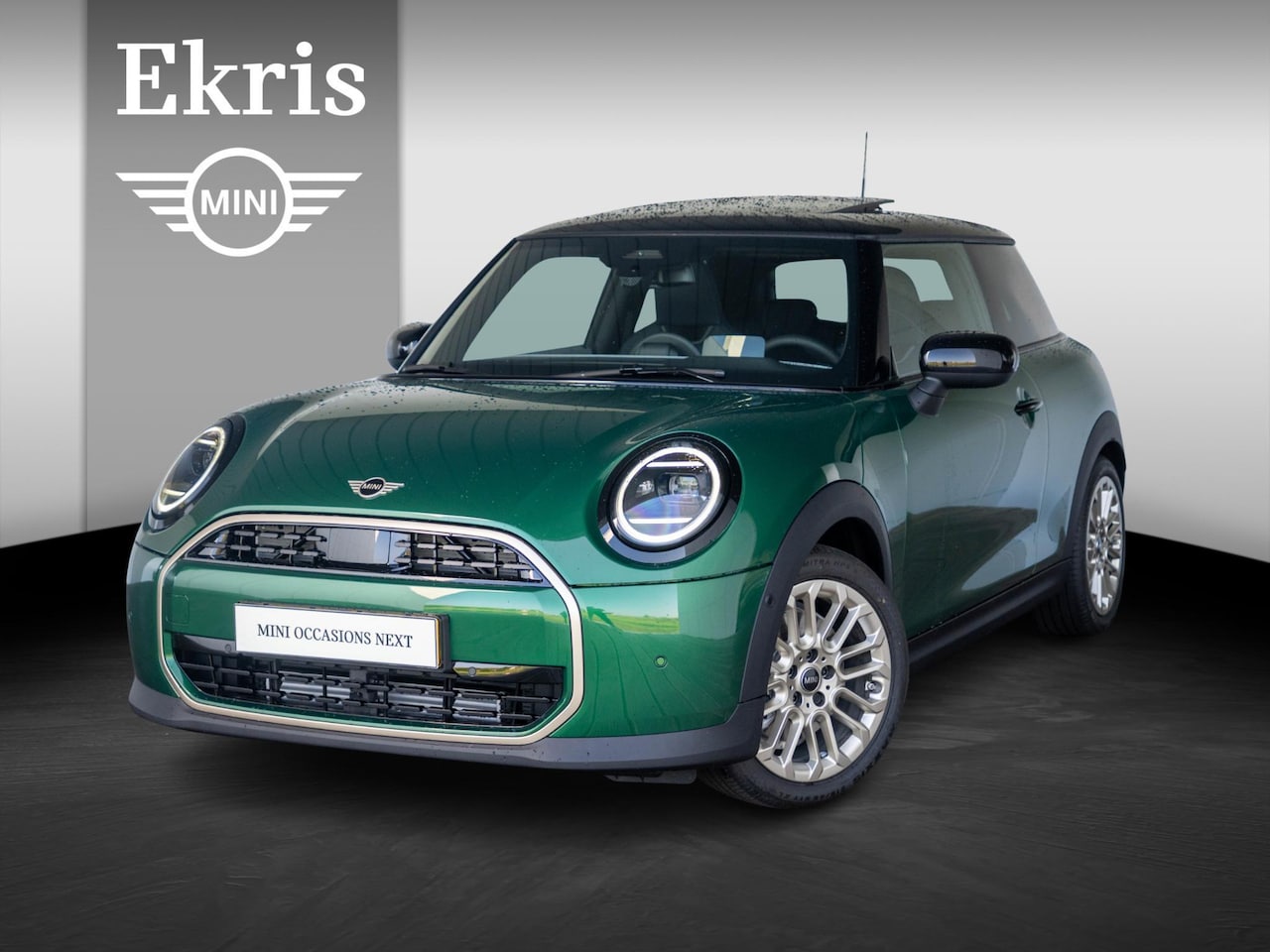 MINI Cooper - 3-deurs C Favoured + M pakket + Stoel en stuurverwarming - AutoWereld.nl