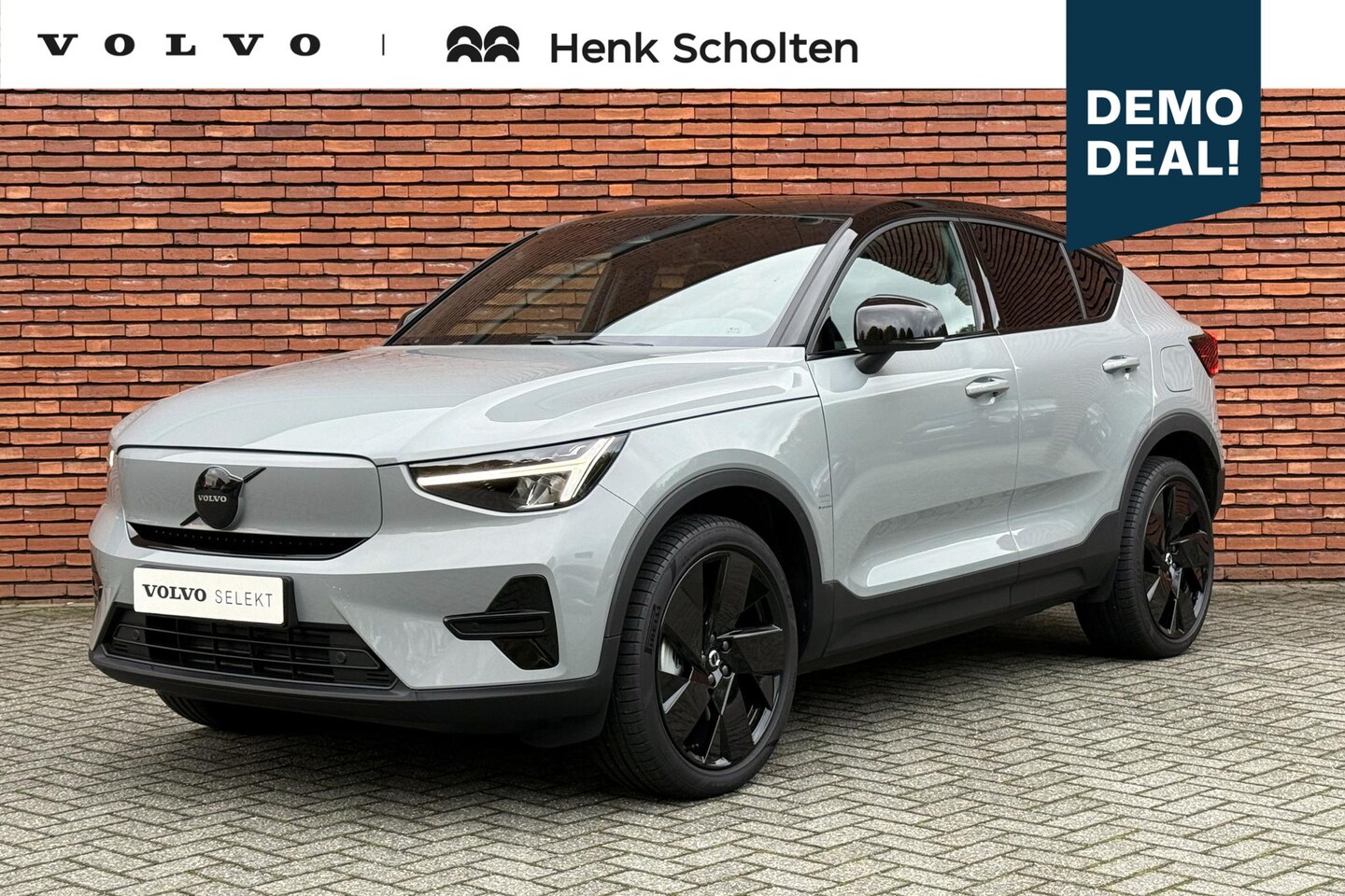 Volvo EC40 - Twin Motor Plus Black Edition 82 kWh | Verwarmbare voorstoelen | Verwarmbaar stuurwiel | P - AutoWereld.nl