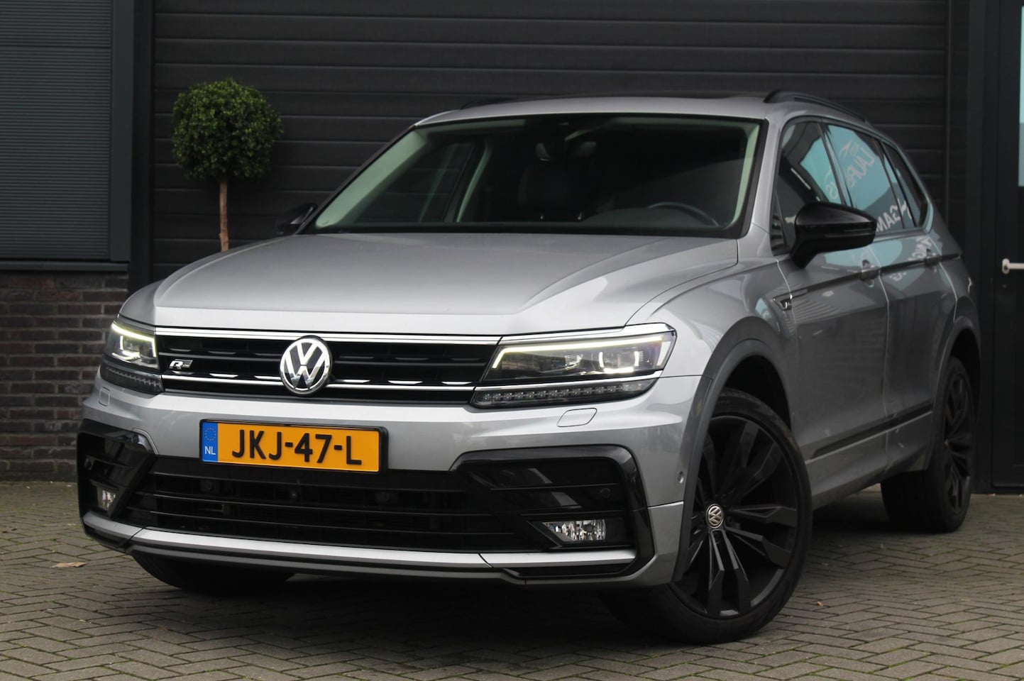 Volkswagen Tiguan Allspace - 1.5 TSI Highline Business R 7p. | Panorama dak | Trekhaak | Leer | AGR - AutoWereld.nl