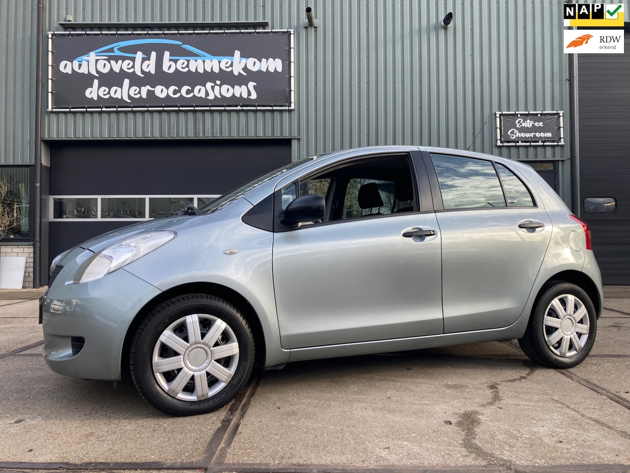 Toyota Yaris - 1.3 VVTi Terra 130.000 km/5 deurs/airco - AutoWereld.nl