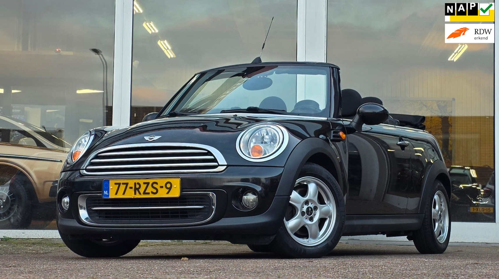 MINI Cabrio - Mini 1.6i Cooper 2e Eigenaar Airco Harman Kardon Mooi! - AutoWereld.nl