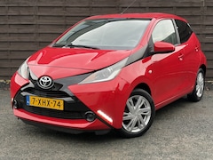 Toyota Aygo - 1.0 VVT-i x-play / AC / CAMERA / BT / NAP / GR.SCHERM / NL-AUTO