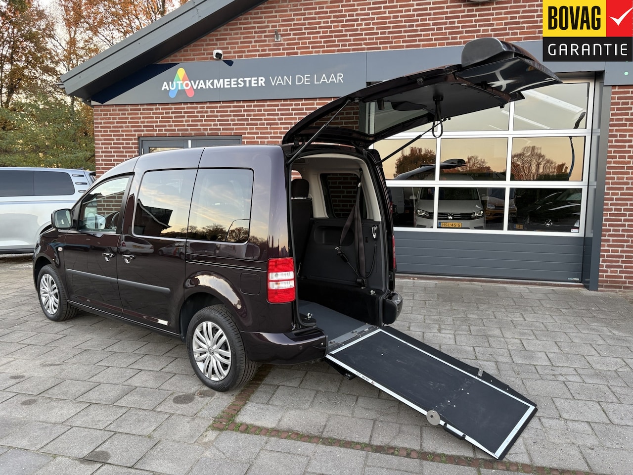 Volkswagen Caddy - Combi 1.2 TSI Trendline 105 pk Rolstoel auto 4+1 of 3+1 ( Rolstoel lier, bodemverlaging, a - AutoWereld.nl