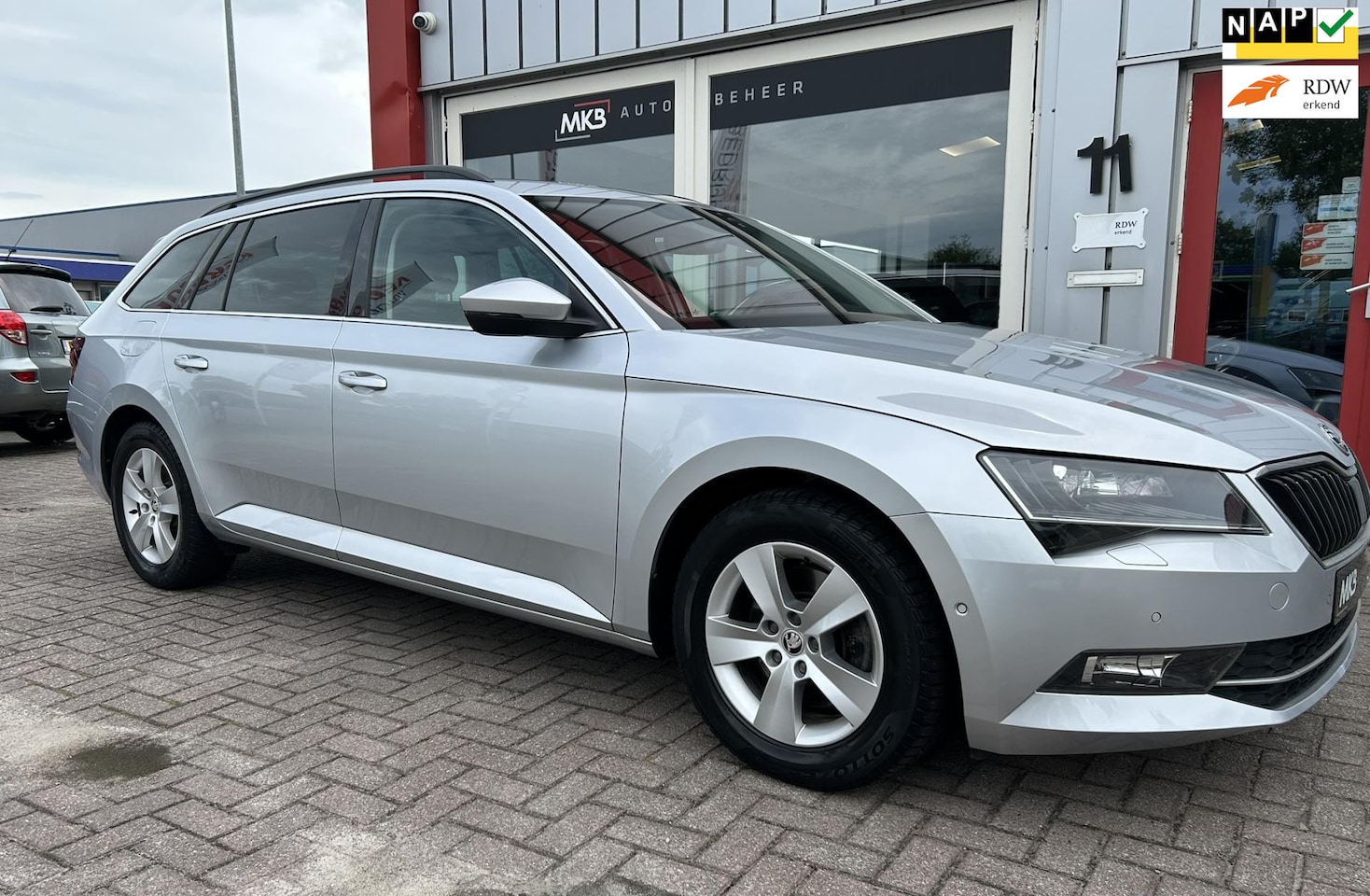 Skoda Superb Combi - 1.5 TSI ACT AUTOMAAT Navigatie/Camera - AutoWereld.nl