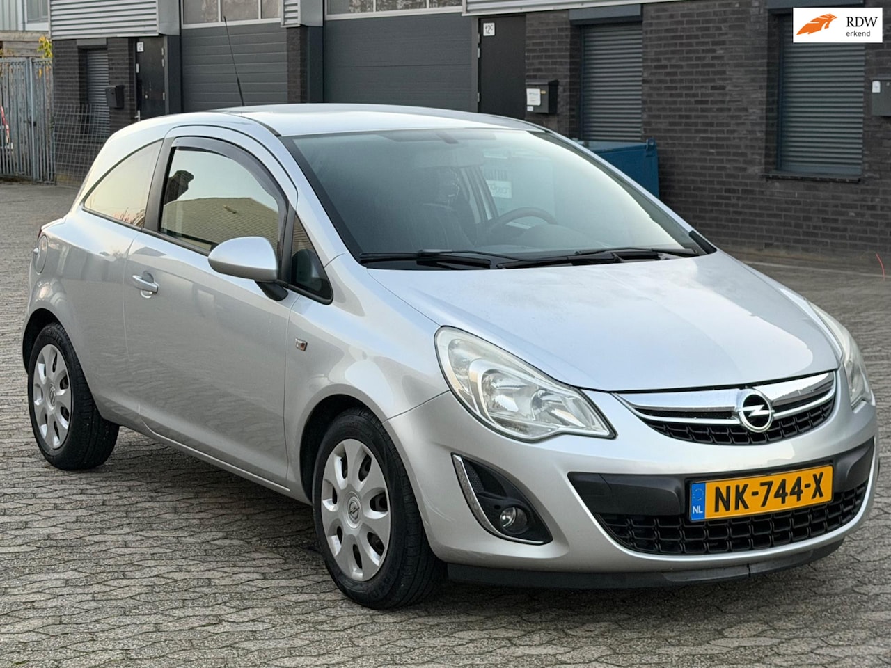 Opel Corsa - 1.2-16V Edition AUTOMAAT AIRCO PDC APK 3DEURS - AutoWereld.nl
