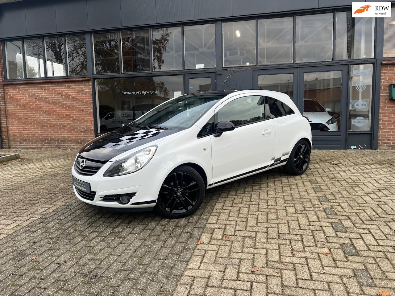 Opel Corsa - 1.4-16V '111' Edition 1.4-16V '111' Edition, Color race, Airco - AutoWereld.nl