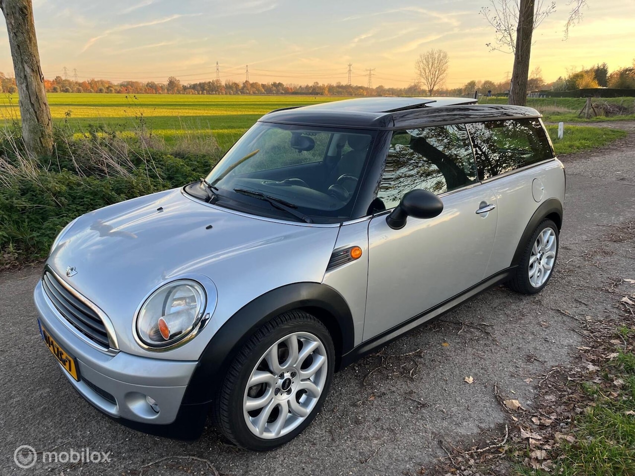 MINI Clubman - 1.6 One Business Line Aut./Pan.dak/Airco/Nap - AutoWereld.nl