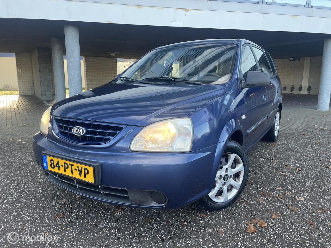 Kia Carens - 1.8-16V LX..62.000km.!.Koude Airco! - AutoWereld.nl