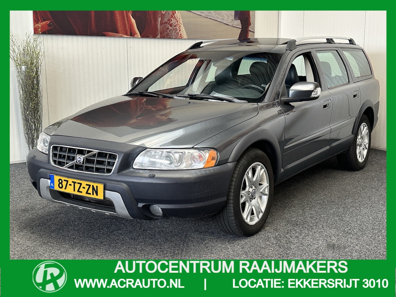 Volvo XC70 - 2.4 D5 YOUNGTIMER ! CRUISE CONTROL CLIMATE CONTROL XENON SCHUIF/KANTELDAK NAVIGATIE STOELV - AutoWereld.nl