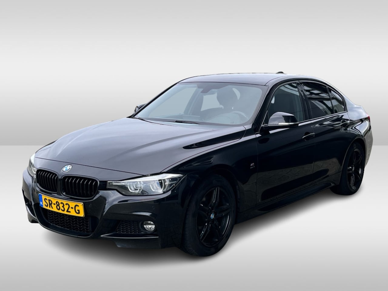 BMW 3-serie - 320i Edition M Sport / Trekhaak / Leder / Navigatie / 18'' / Stoelverwarming / Cruise Cont - AutoWereld.nl