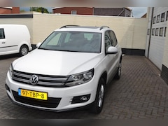 Volkswagen Tiguan - 1.4 TSI Comfort&Design/Pano/Groot Navi/Trekhaak