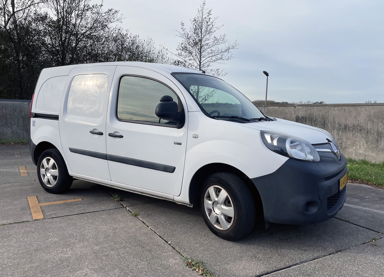 Renault Kangoo - Z.E. Inclusief accu- geen huur - AutoWereld.nl