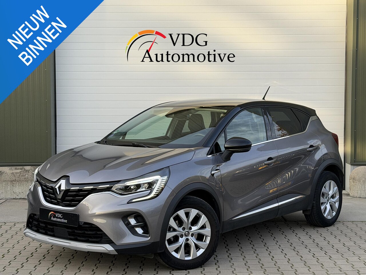 Renault Captur - 1.3 TCe 140 Intens / Clima / Navi / 17" / Camera / Two Tone / Carplay / Sensoren voor - AutoWereld.nl