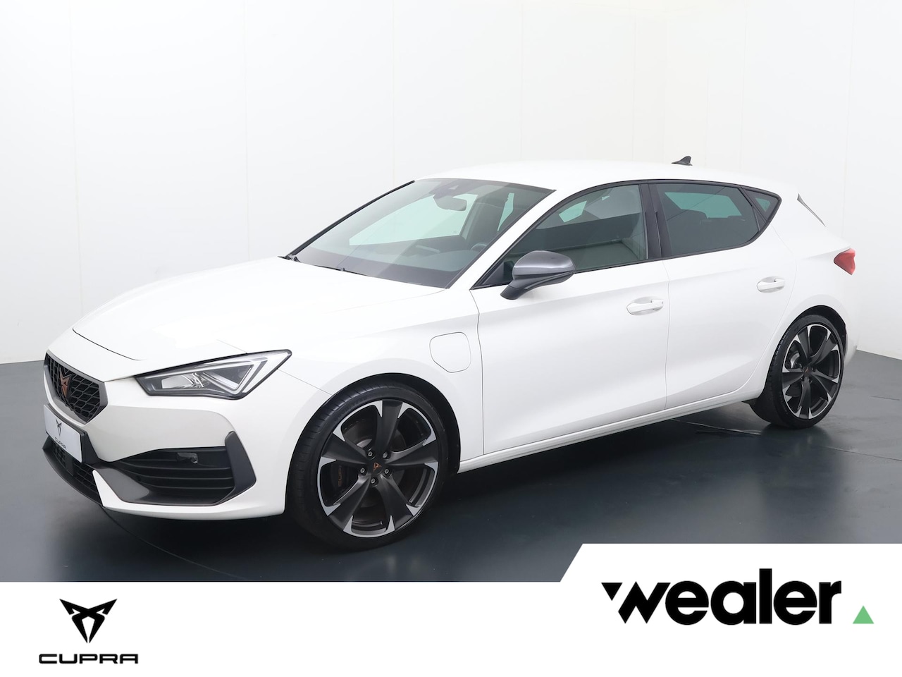 CUPRA Leon - 1.4 e-Hybrid VZ 245 | 245 PK | SoH 91% | Navigatie | Stoelverwarming | Stuurwielverwarming - AutoWereld.nl