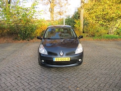 Renault Clio - 1.2-16V Special Line