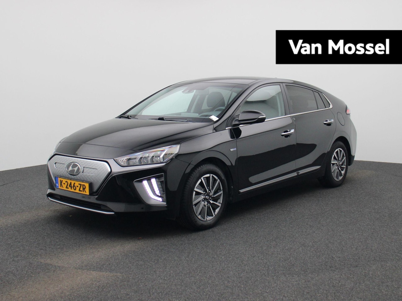 Hyundai IONIQ - Comfort EV 38 kWh AUTOMAAT | NAVIGATIE | CAMERA | APPLE CARPLAY | PDC | DAB | BLUETOOTH | - AutoWereld.nl