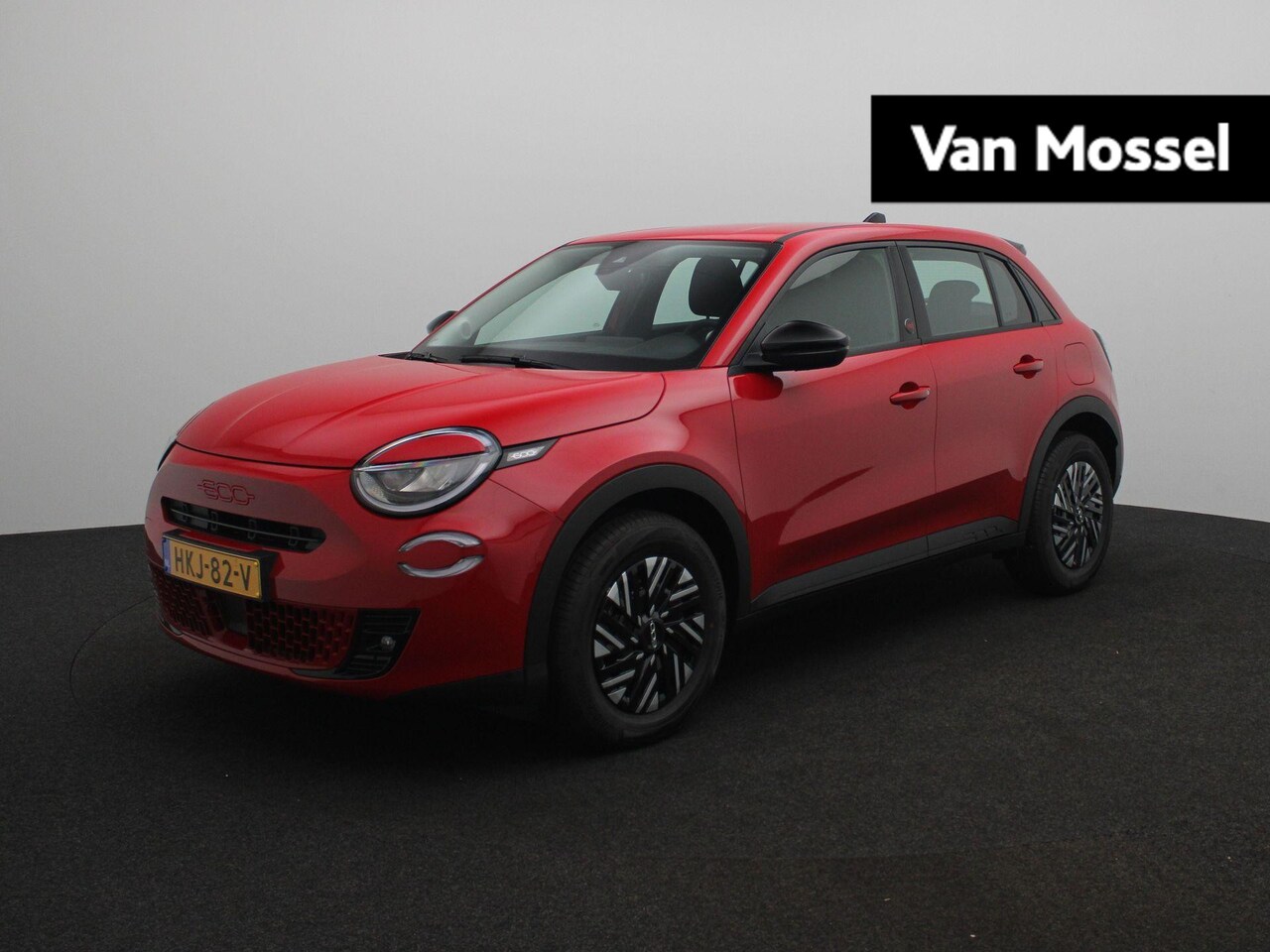 Fiat 600e - RED 54 kWh | Carplay | Parkeersensoren | Ruime Auto | - AutoWereld.nl