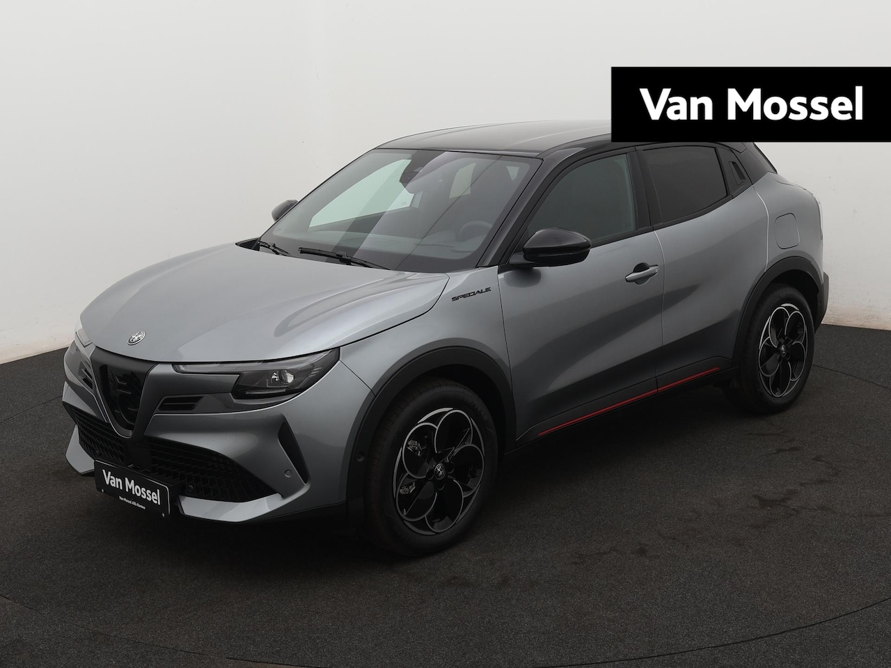 Alfa Romeo Junior - Elettrica Speciale 54 kWh | Navigatie | Parkeersensoren | Camera | Stoelverwarming | Warmt - AutoWereld.nl